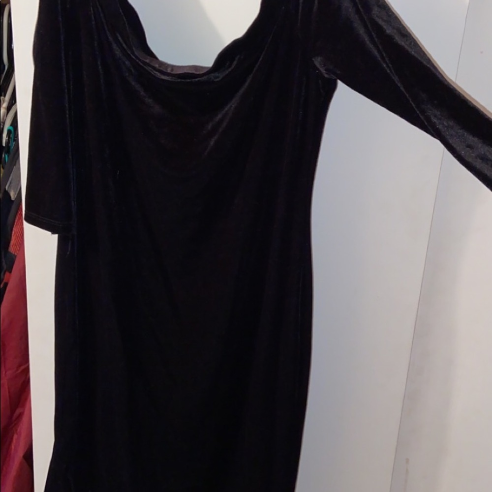 Black velvet off the shoulder bodycon dress